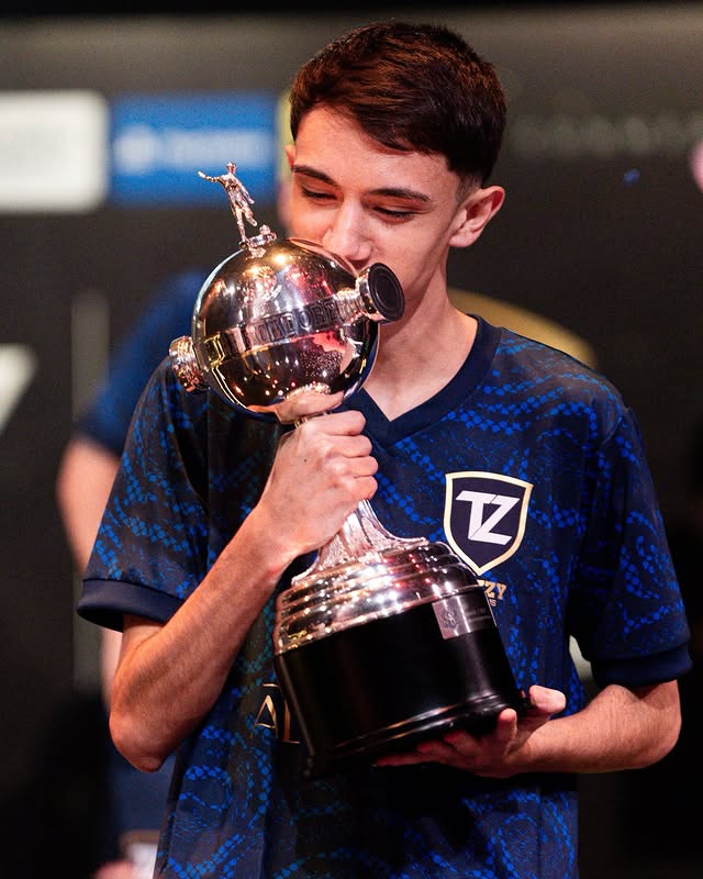 Juegaesports FacuCowen EA FC Pro Tuzzy Esports eLibertadores 2025