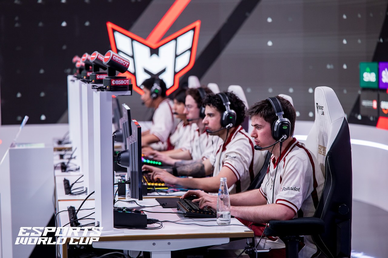 Juegaesports - HEROIC disputando su duelo frente a PARIVISION en el inicio de la Esports World Cup 2025
