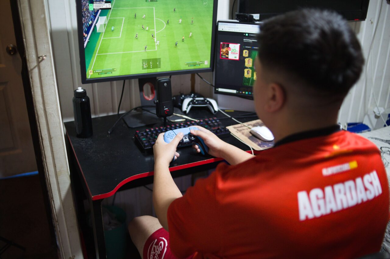 Juegaesports agardash jugador profesional de EA FC para Kaos Latin Gamers (KLG)